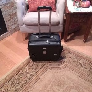 Excl Brook Brothers blk pebbled leather office tr